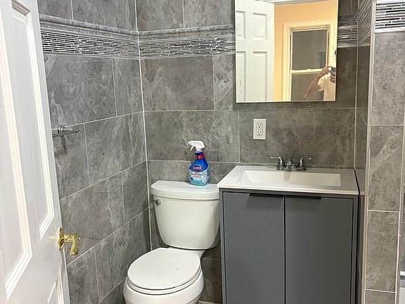 2nd image of 1611 Melville St Floor 2