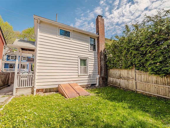 3rd image of 11 Kemble Avenue