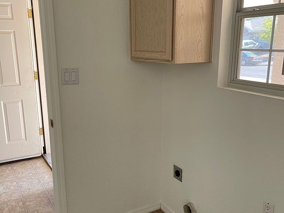 4th image of 8303 San Tesoro St NE