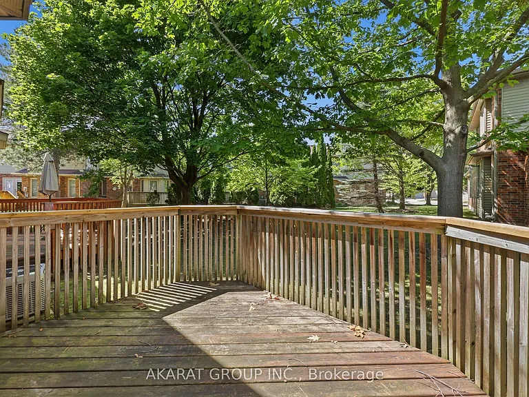 70 Sunnyside Dr #9 — Photo 37