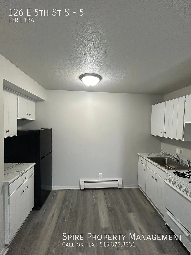 Remodeled 1 bed Unit in the heart of Newton — Photo 1