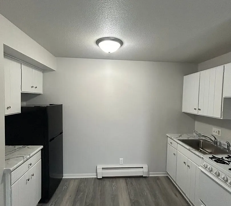 126 E 5th St S #5