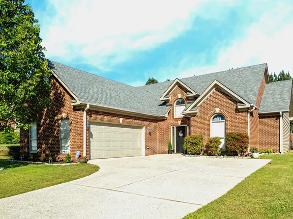 700 Forest Lakes Dr, Sterrett, AL 35147