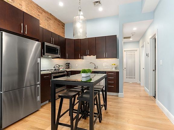 2nd image of 750 E 4th St #2