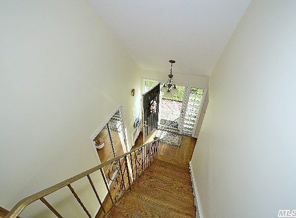 4th image of 7 Doxey Dr