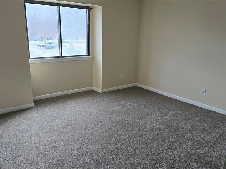 176 Maple Ave #1-31 — Photo 6