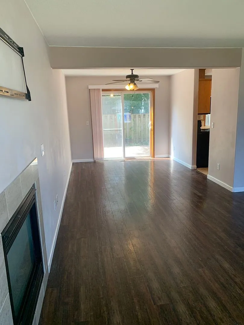 3 Bedrooms, 2.5 Baths Two-Story Home With Private Yard — Photo 3