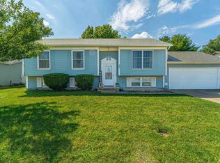 407 Holly Dr, Lincoln, IL 62656