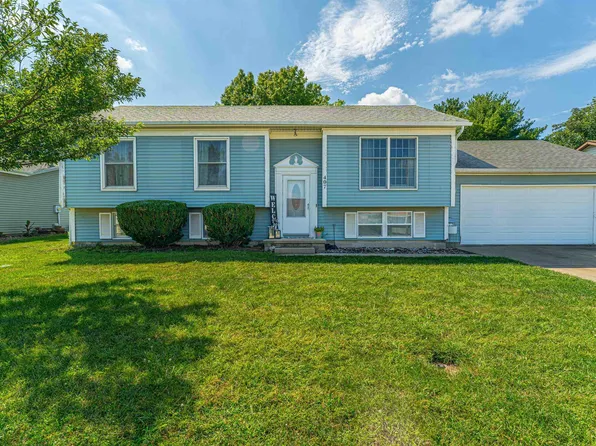 407 Holly Dr, Lincoln, IL 62656