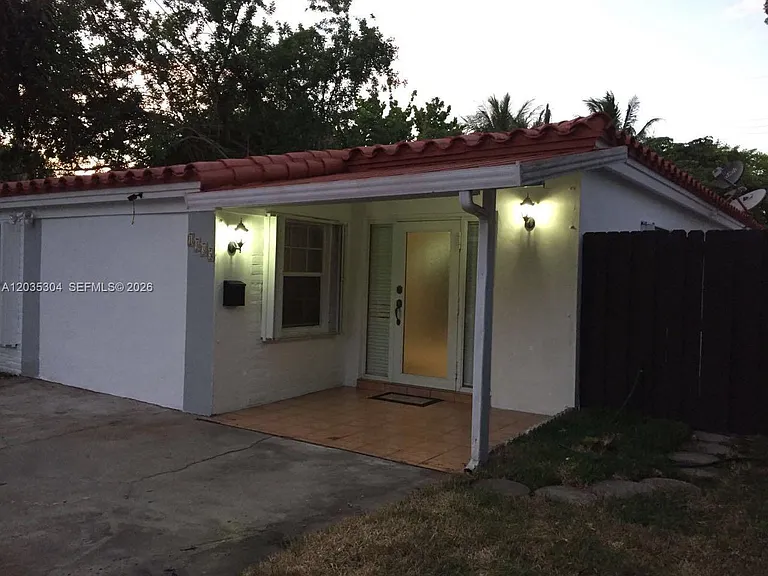 1435 NE 173rd St — Photo 16