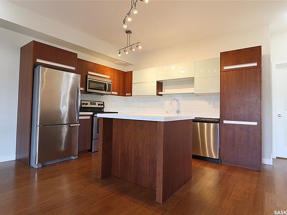 2nd image of UNIT 810-1015 Patrick CRESCENT