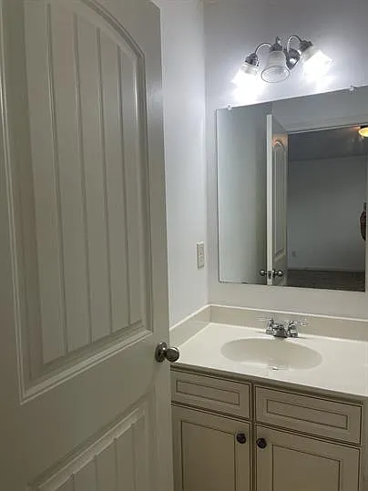 765 Westmoreland Ln — Photo 15