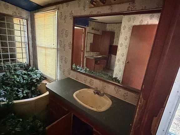 5th image of 106 Carney Street