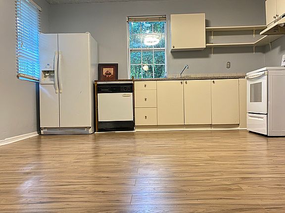 3rd image of 1437 S Indian Creek Dr
