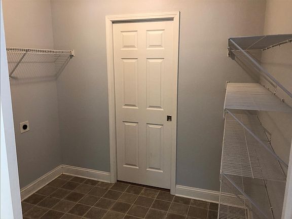 Walk-in pantry & laundry
