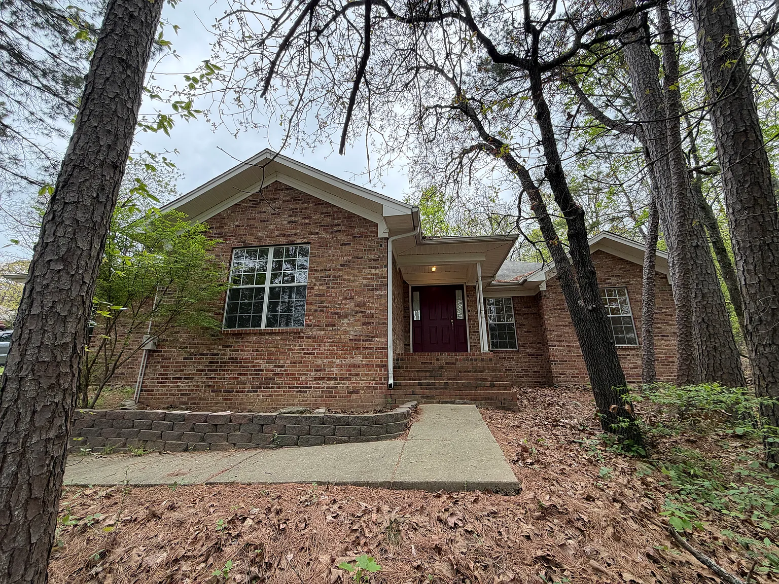 3 bed, 2077 sqft, $1,900 — Photo 1