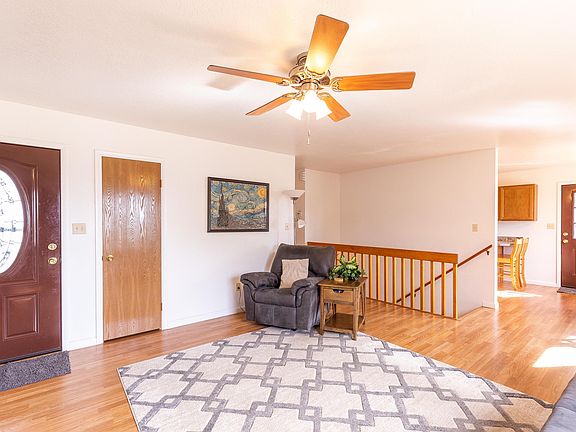 5th image of 320 29th Ave NE