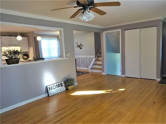 3rd image of 22 Palm Desert Dr