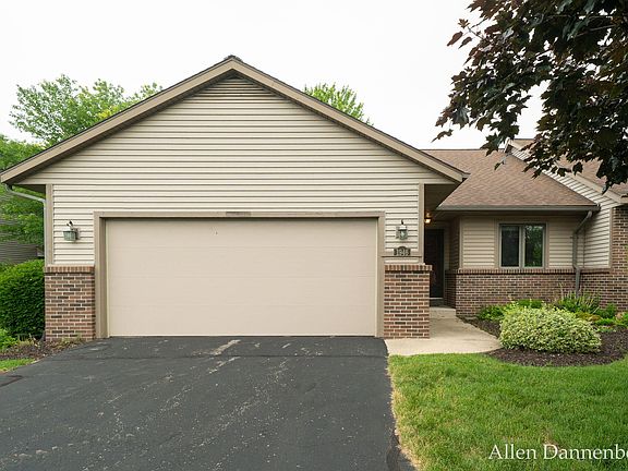 3rd image of 1946 Lakeview Dr
