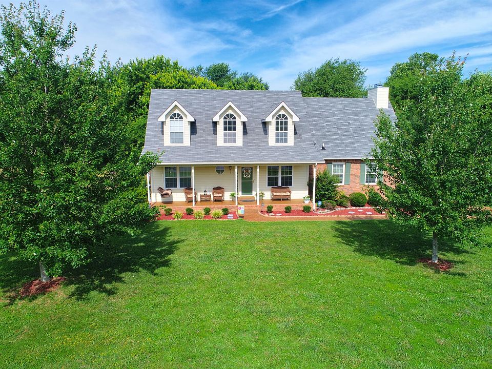 1st image of 221 Shady Ln