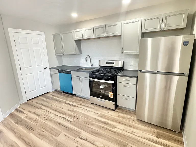 718 W Madison St — Photo 2