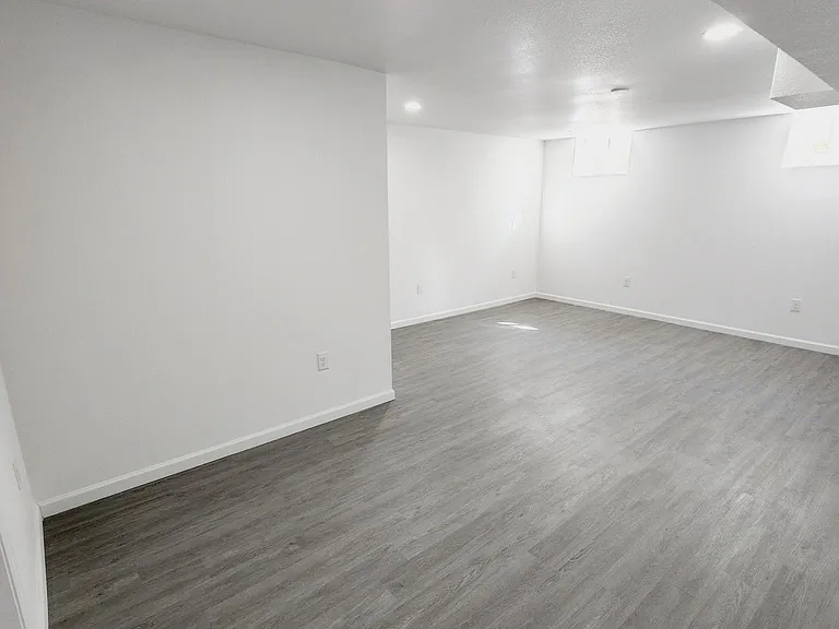 1420 W Lee St — Photo 11