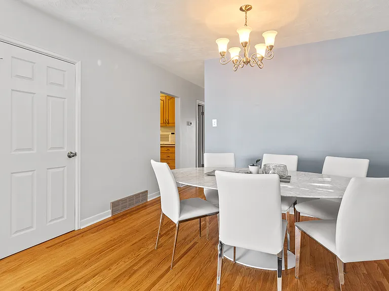 1263 Cobden Rd #1 — Photo 5