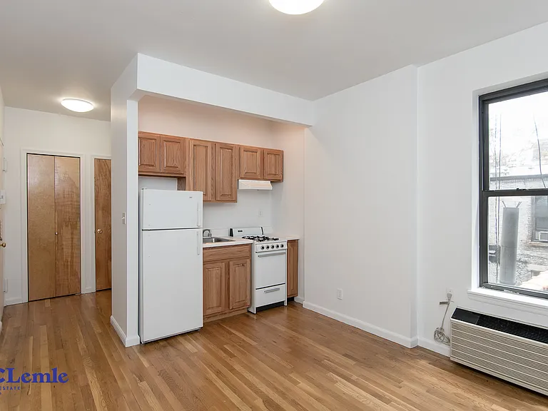 450-452 E 81st St #3RE — Photo 3