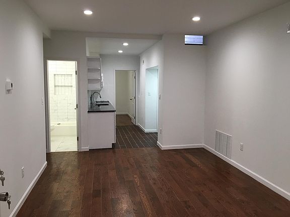 4th image of 916 Snyder Ave