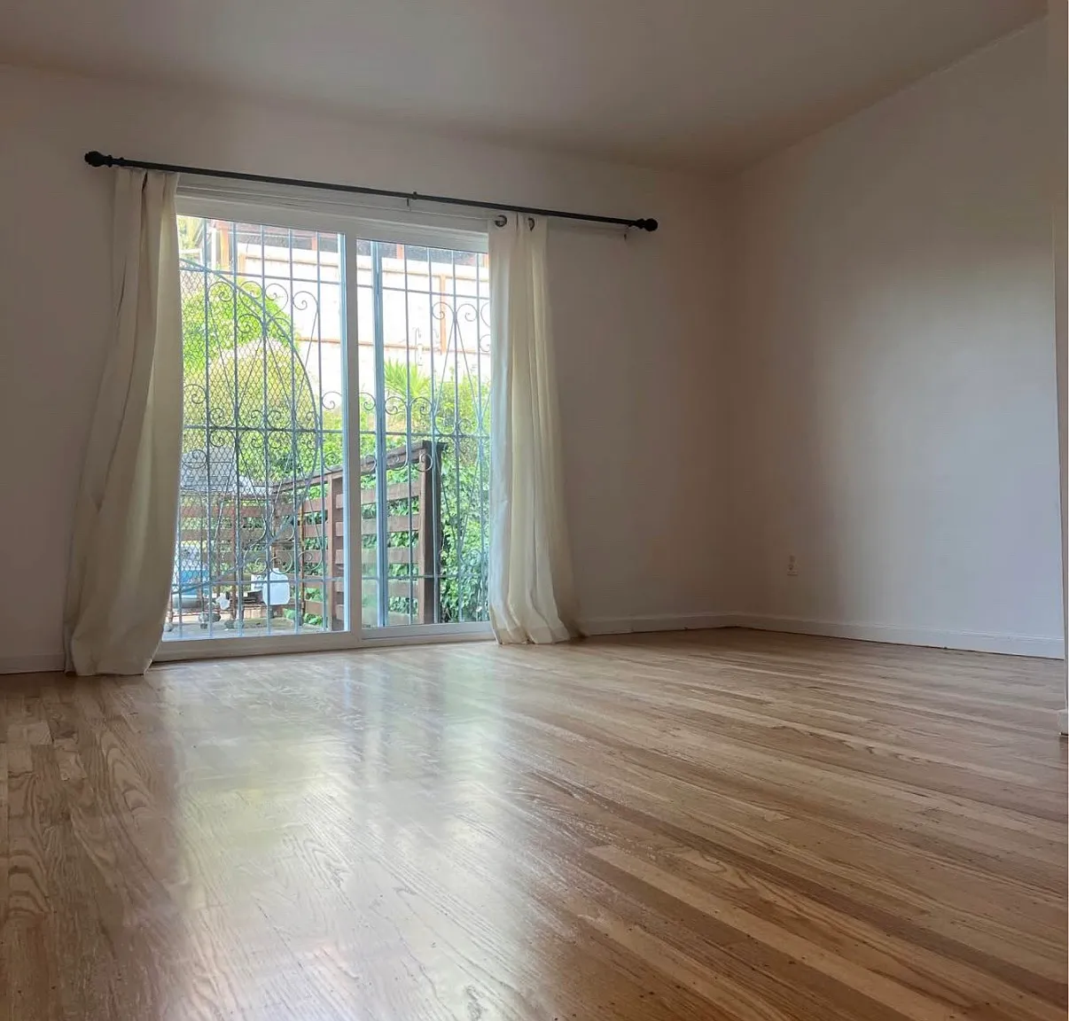 6 bed, 1884 sqft, $1,150 — Photo 1