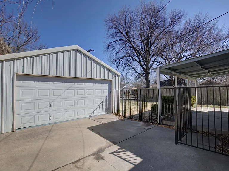 1325 S Delaware Ave — Photo 37