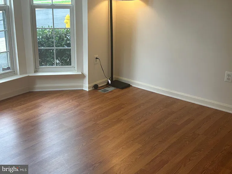 6821 Hollow Glen Ct — Photo 33
