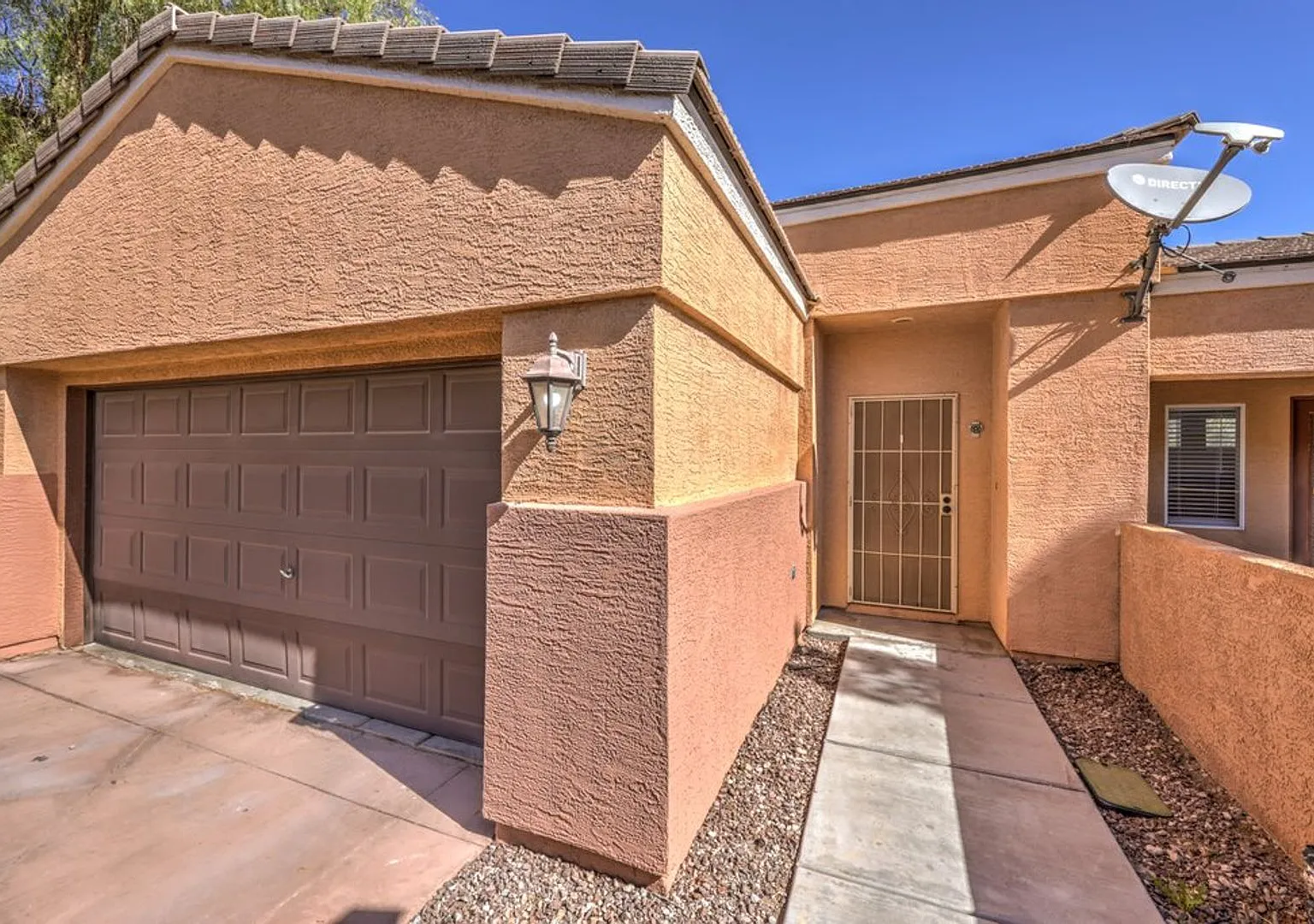 Location! Location! Single Story in Gated Summerlin W/ Community Pool & Spa. — Photo 2