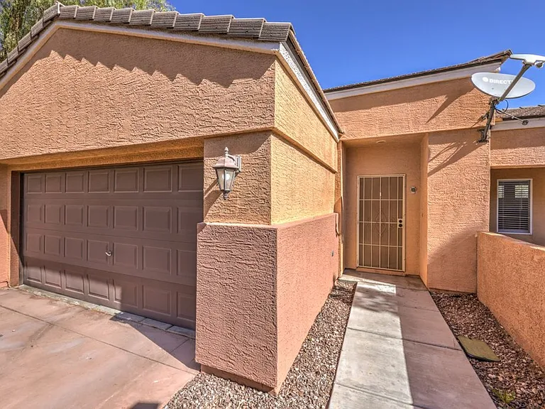 10540 Allthorn Ave — Photo 2