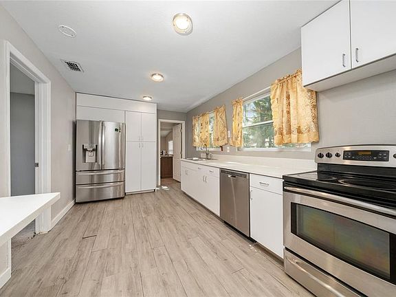 5th image of 310 CORDOVA ROAD