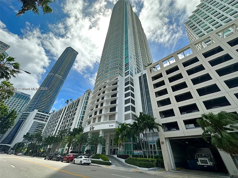 950 Brickell Bay Dr #2802 — Photo 11