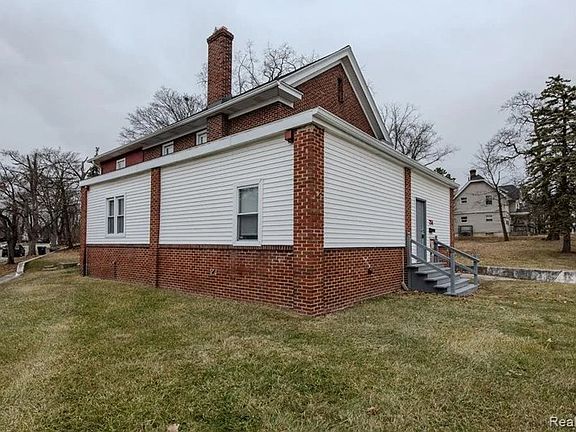4th image of 751 Dupont St