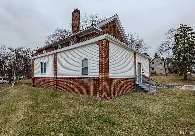 751 Dupont St — Photo 4