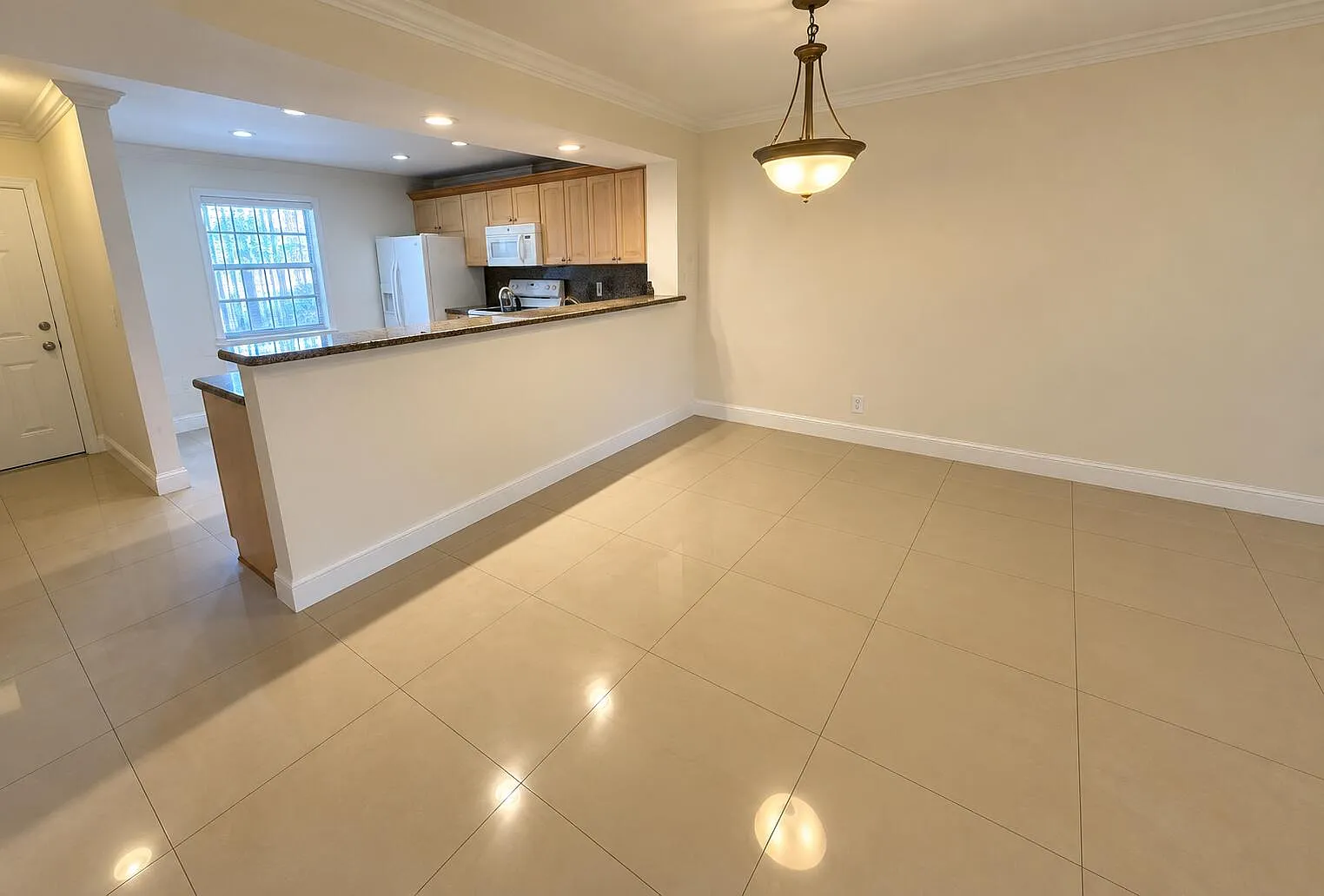 1 bed, 1.0 bath, 1100 sqft, $1,900 — Photo 2