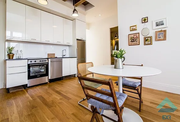 Rented by EXR | media 90