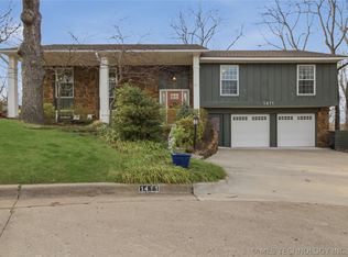 1411 Yorktown Ln, Bartlesville, OK 74006