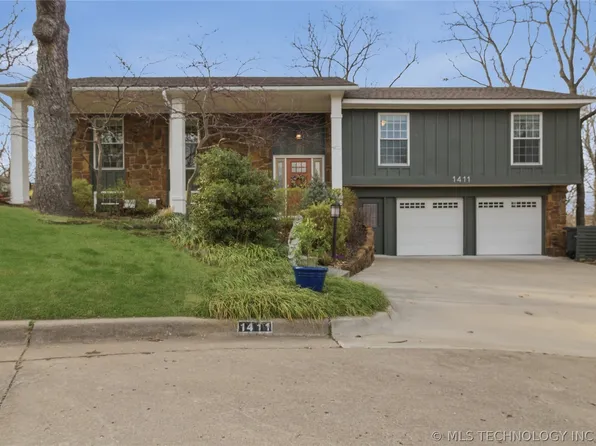 1411 Yorktown Ln, Bartlesville, OK 74006