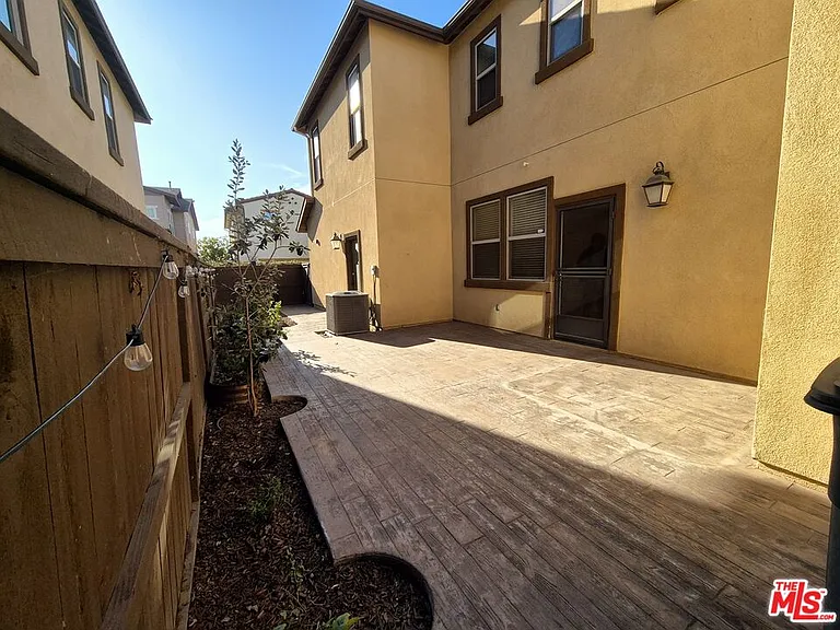 383 Silktree Ave — Photo 29