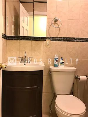 Rented by Zikos Realty Services | media 5