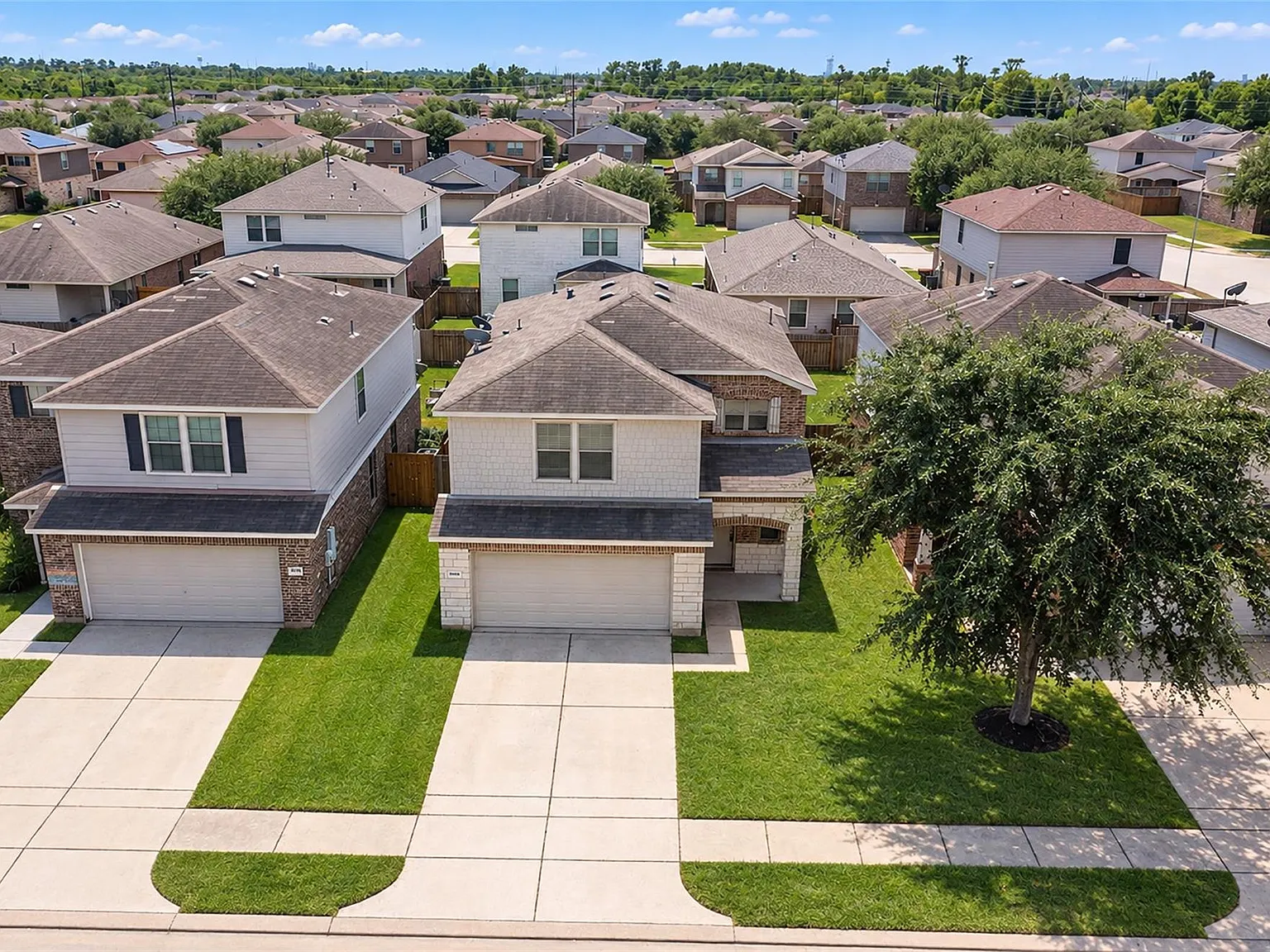 4 bed, 3.0 bath, 2000 sqft, $2,445 — Photo 2