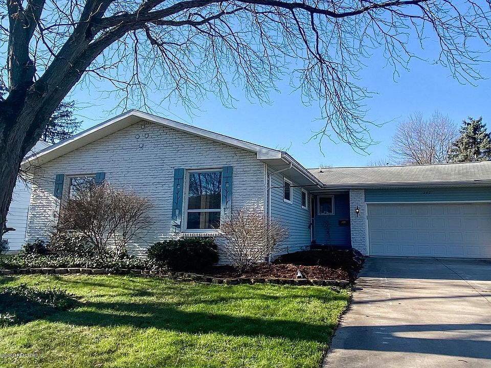1st image of 2423 Newport Dr