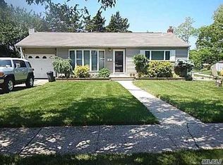 10 Putnam Ct, Commack, NY 11725