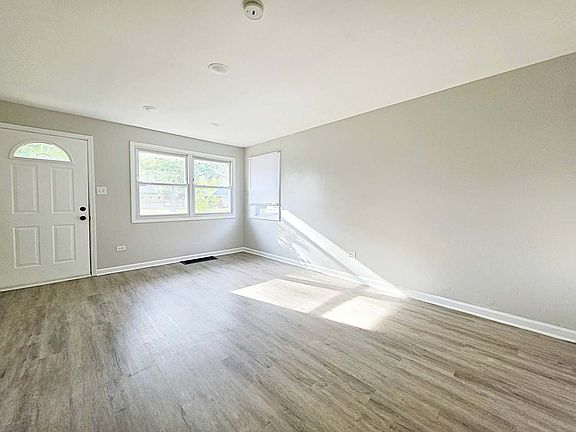 2nd image of 14637 Dante Ave