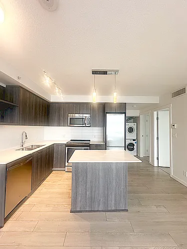 685 Pacific Blvd #1807 Photo 1