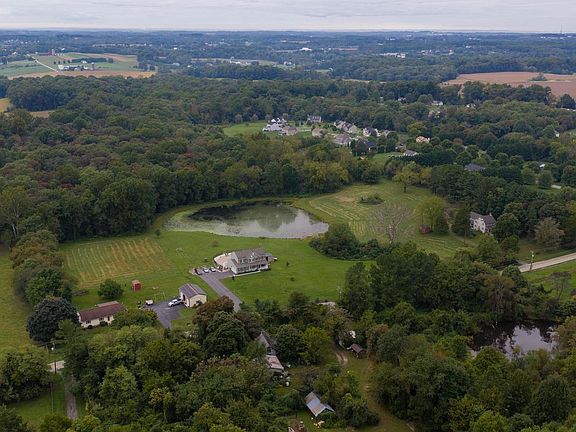 4th image of 519 Middle Rd